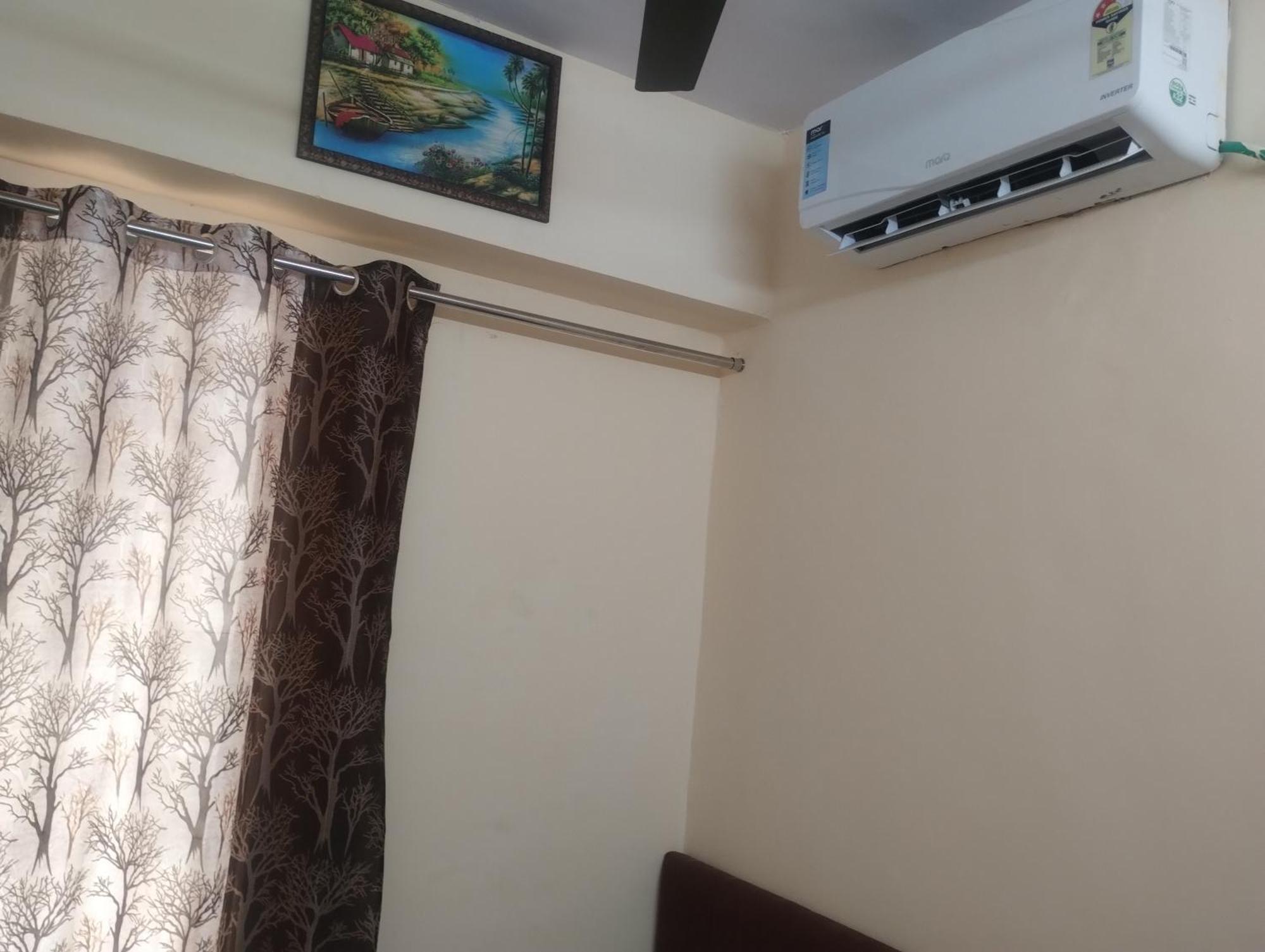 Hotel Metro Althan Surat Exterior foto